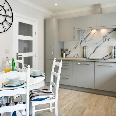 Pass The Keys Newly Refurbished Modern Bungalow - Pets Welcome Villa Swansea Eksteriør bilde