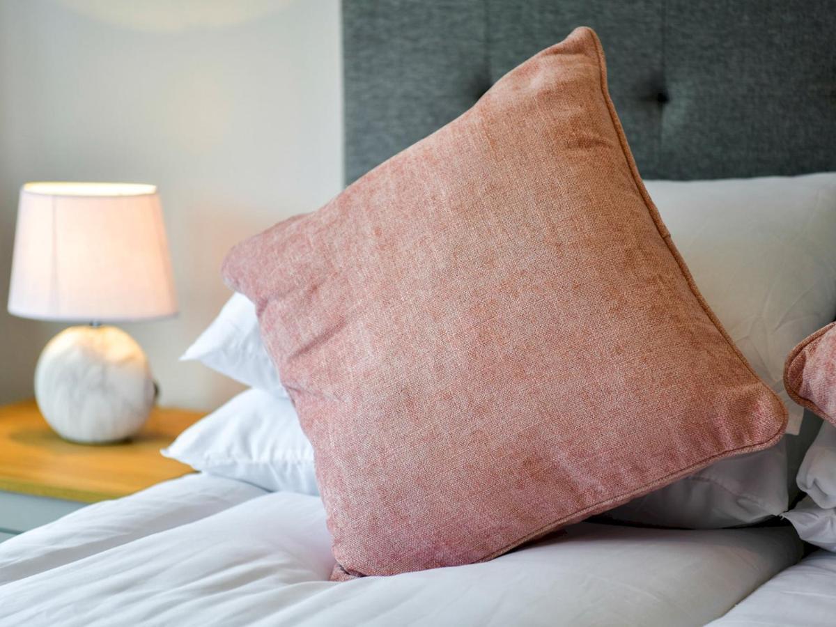 Pass The Keys Newly Refurbished Modern Bungalow - Pets Welcome Villa Swansea Eksteriør bilde