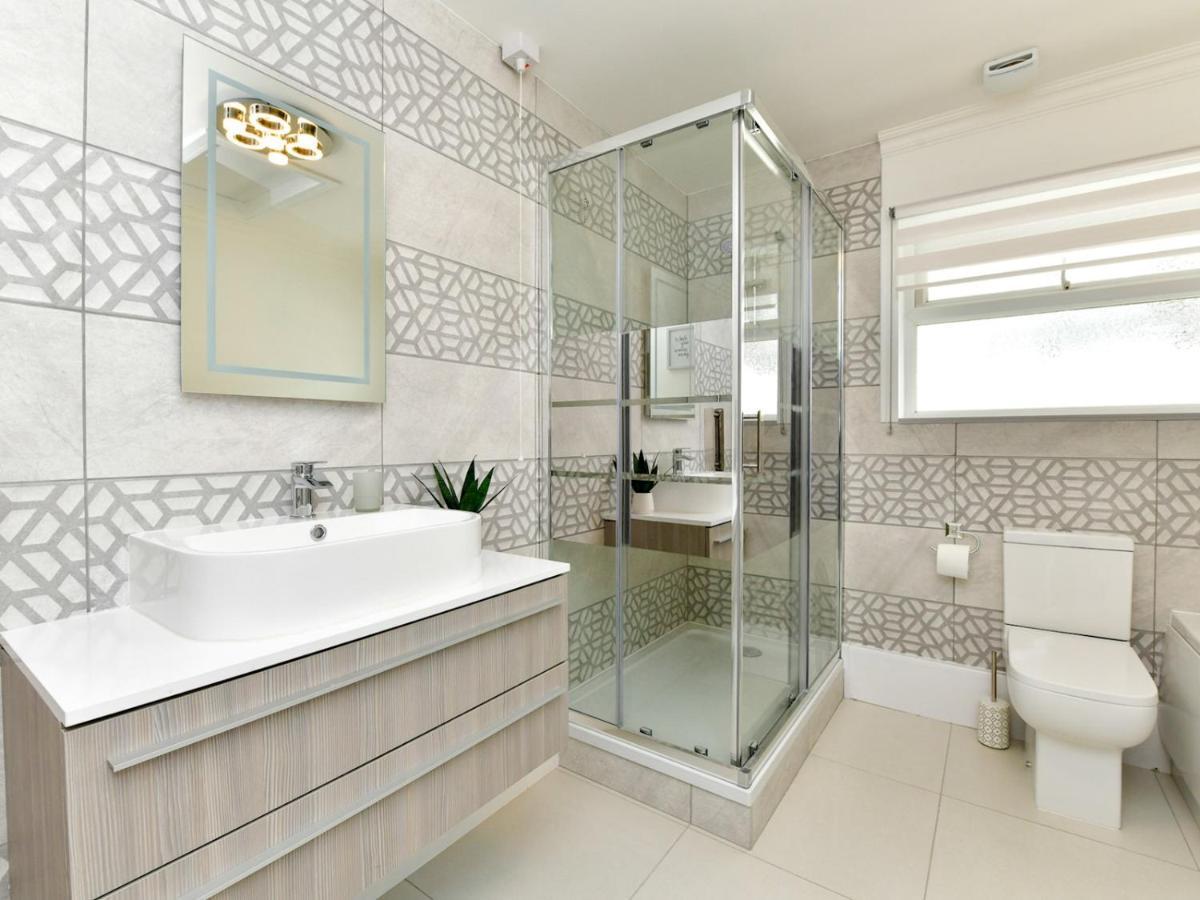Pass The Keys Newly Refurbished Modern Bungalow - Pets Welcome Villa Swansea Eksteriør bilde