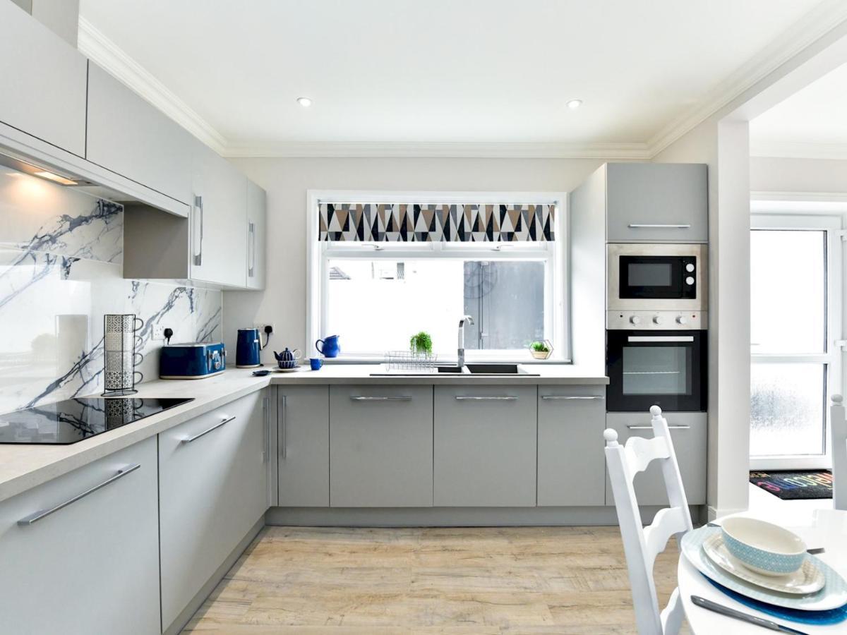 Pass The Keys Newly Refurbished Modern Bungalow - Pets Welcome Villa Swansea Eksteriør bilde