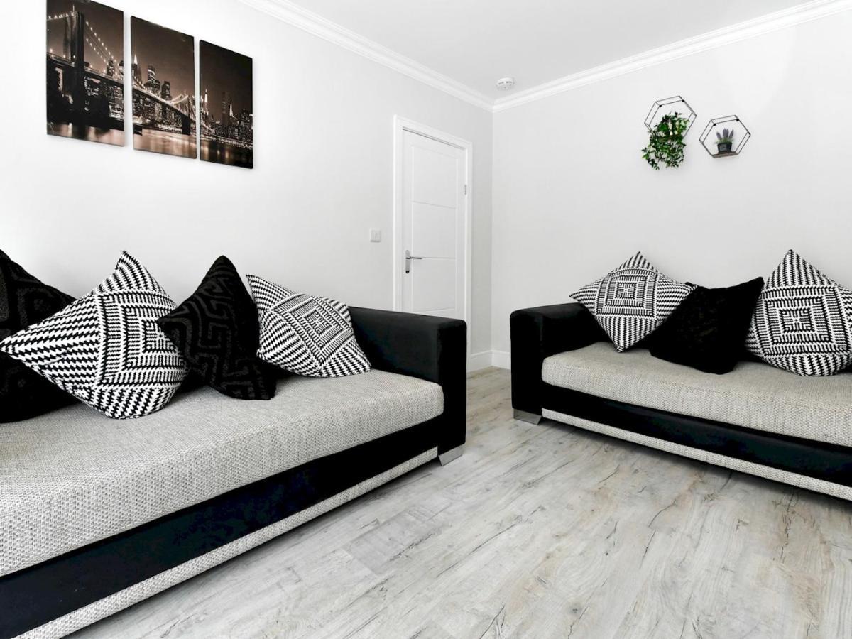 Pass The Keys Newly Refurbished Modern Bungalow - Pets Welcome Villa Swansea Eksteriør bilde