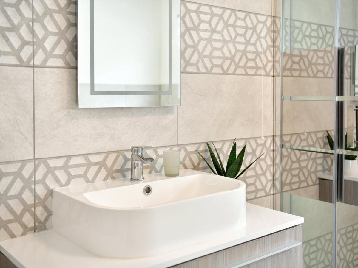 Pass The Keys Newly Refurbished Modern Bungalow - Pets Welcome Villa Swansea Eksteriør bilde